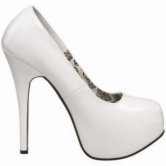 sapatos altos brancos